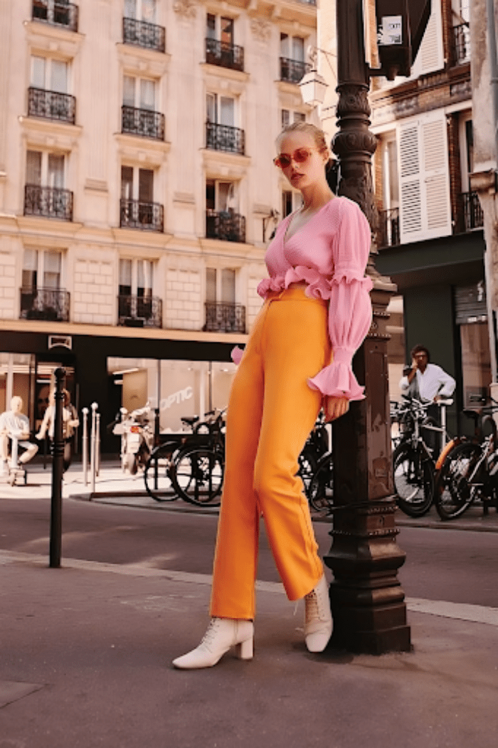 Áo hồng phối với quần màu gì nữ đẹp? Gợi ý 12 outfit cực chất cho nàng
