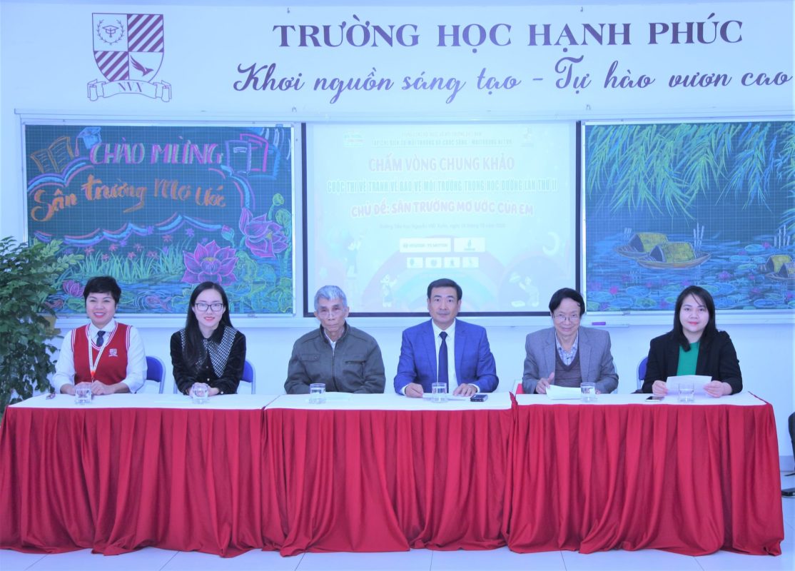 Chung khảo Cuộc thi vẽ tranh Bảo vệ môi trường trong học đường lần thứ hai, chủ đề “Sân trường mơ ước của em"