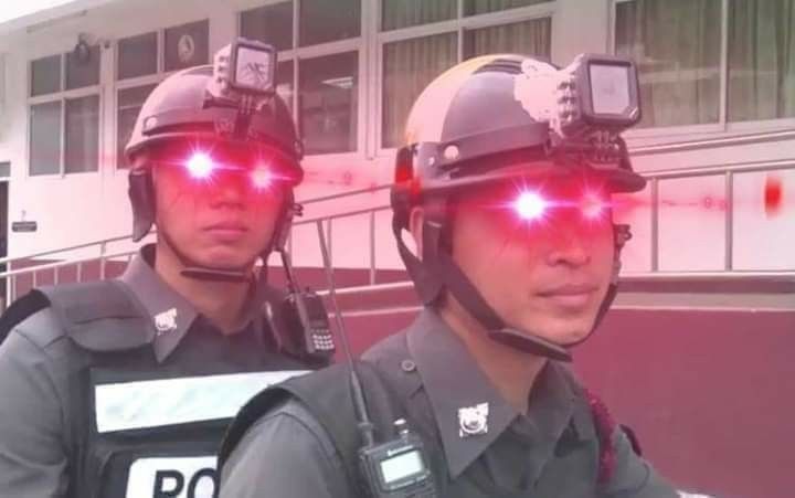 Ai gọi đồ ăn hộ đêm hôm vậy? Là FBI, đang đói