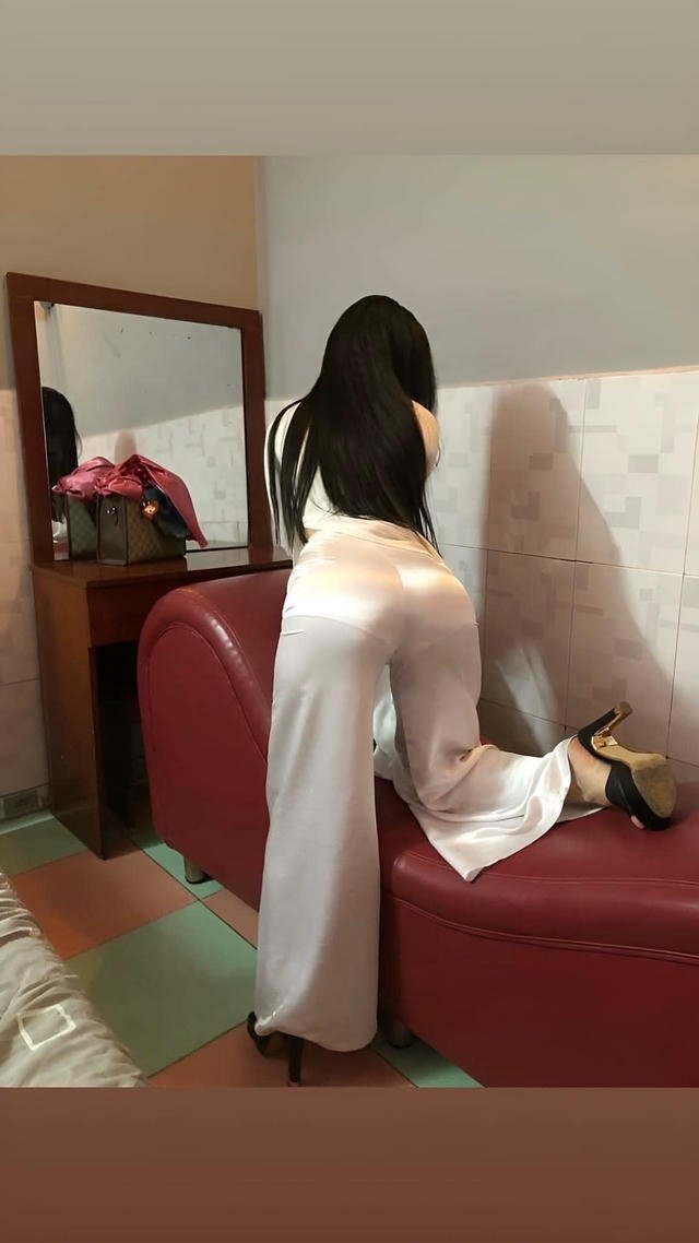 Hình sex áo dài pose khiêu gợi 18+