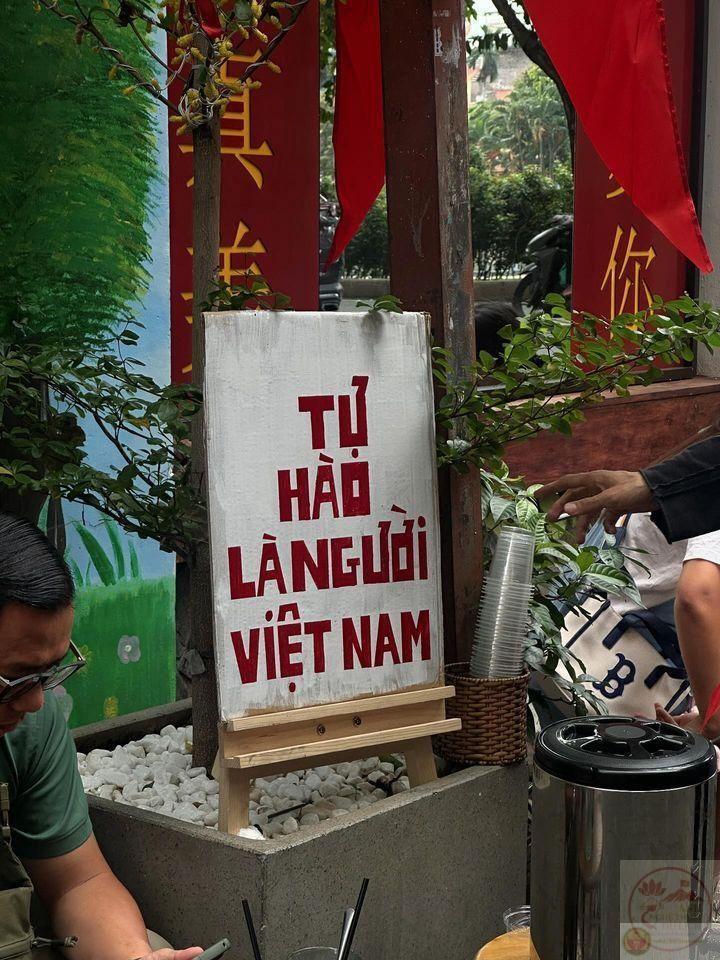 Một bức ảnh chế yêu nước vẫn có thể mang lại tiếng cười mà không mất đi ý nghĩa