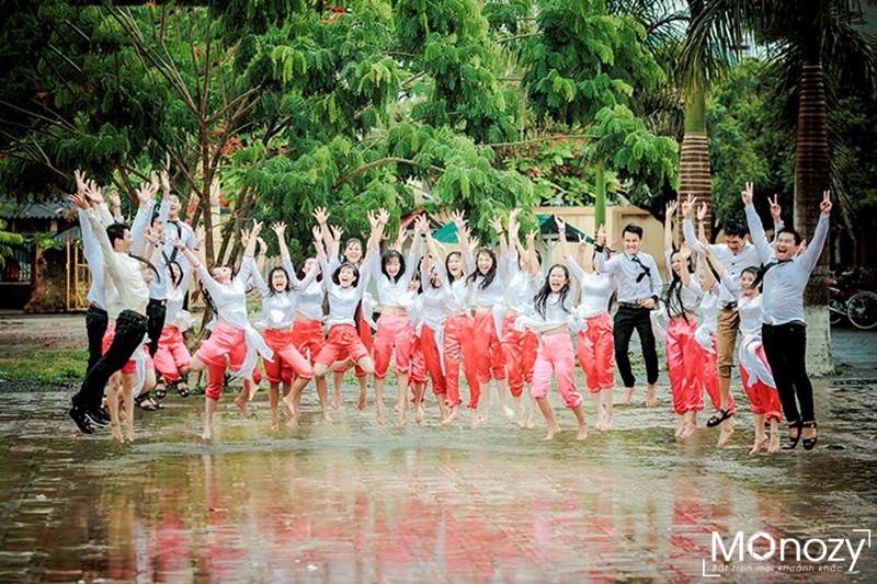 Chụp ảnh áo dài tập thể như thế nào cho đẹp?