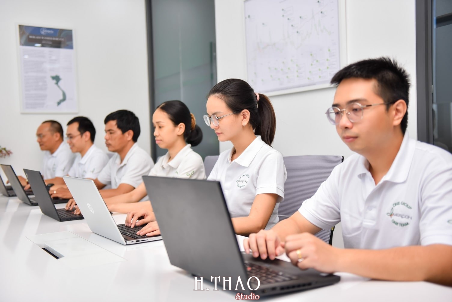 anh cong ty 7 min - #3 Concept chụp ảnh công ty chuyên nghiệp nhất hiện nay - HThao Studio
