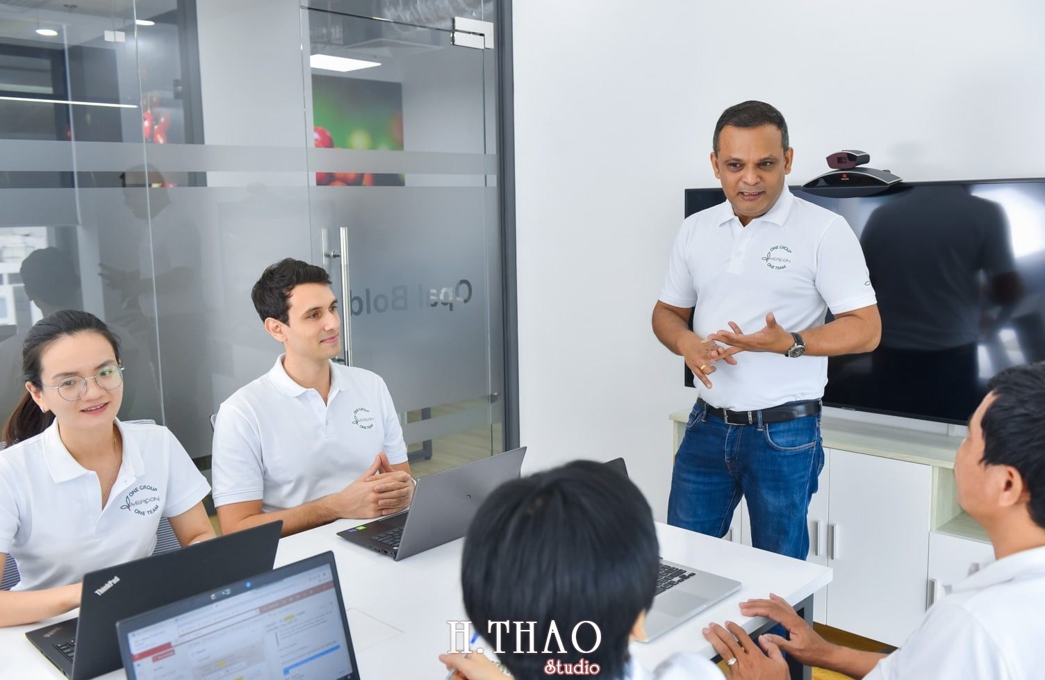 anh cong ty 5 min - #3 Concept chụp ảnh công ty chuyên nghiệp nhất hiện nay - HThao Studio