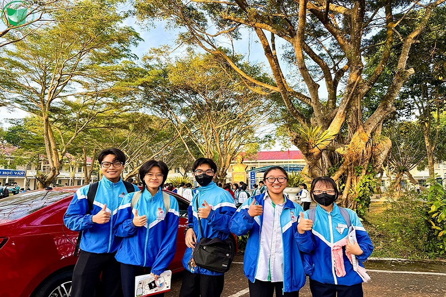 Thí sinh tại điểm thi Trường THPT Nguyễn Du - Bảo Lộc.