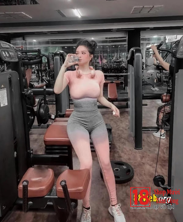Gái đẹp Tập Gym Mu To Khủng(2)