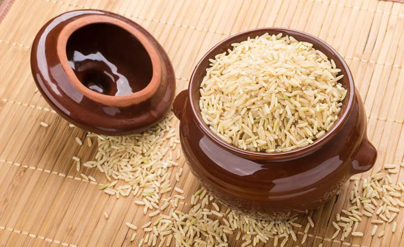 Nhiệt độ nóng của bề mặt da tay sẽ làm nước bị bốc hơi khỏi đồng hồ nhưng sẽ ngưng tụ lên trên