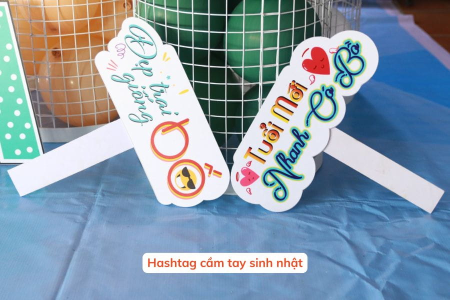 Hashtag cầm tay sinh nhật