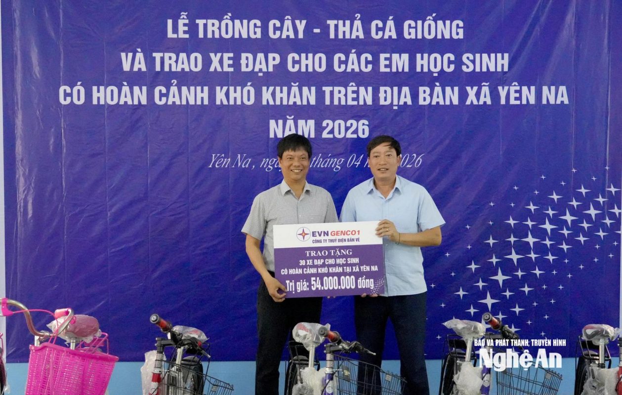 Công ty Thuỷ điện Bản Vẽ tổ chức trồng cây, thả cá giống và tặng quà cho học sinh xã Yên Na