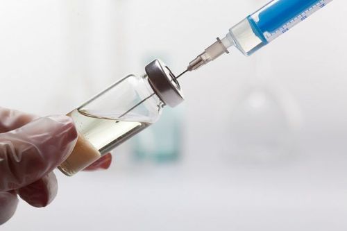 Việc tiêm phòng 2 mũi hoặc nhiều mũi cùng lúc được khuyến cáo ở những trẻ không có chống chỉ định ở thời điểm tiêm vắc-xin
