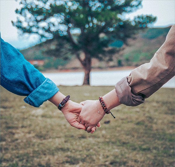 Tư thế chụp ảnh đôi đẹp có thể đặt làm hình nền điện thoại
