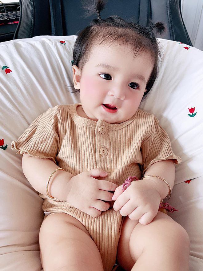 Bức ảnh bé gái Tây Nguyên 6 tuổi ti mẹ ai cũng thắc mắc, người mẹ xinh đẹp lên tiếng - 14