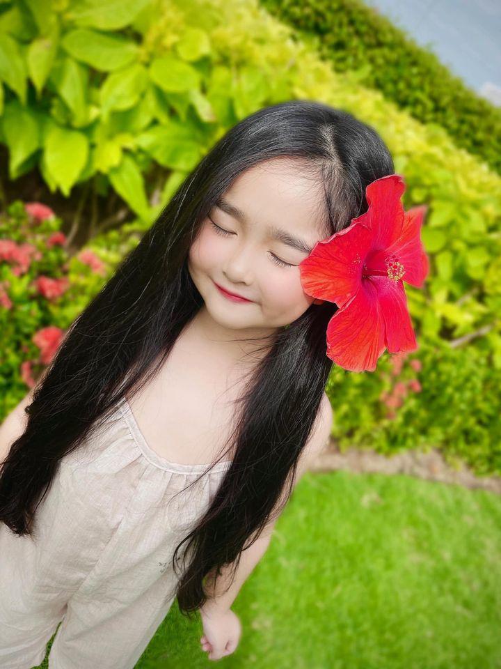 Bức ảnh bé gái Tây Nguyên 6 tuổi ti mẹ ai cũng thắc mắc, người mẹ xinh đẹp lên tiếng - 16