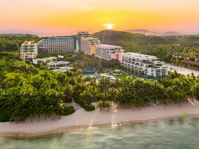 Không gian sang trọng bên trong villa tại New World Phu Quoc Resort.
