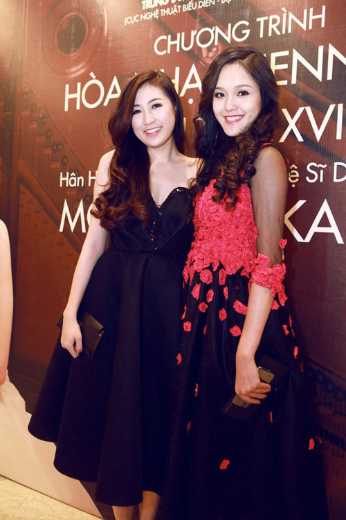 Thủy Top đằm thắm, Elly Trần sexy - 20