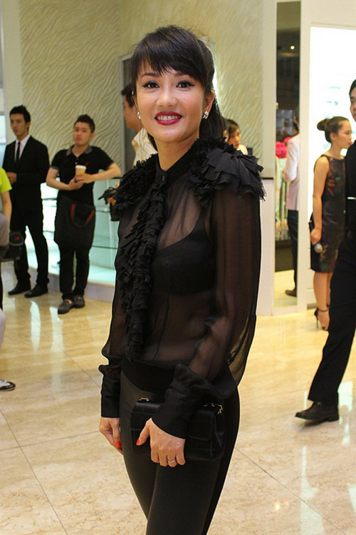 Thủy Top đằm thắm, Elly Trần sexy - 4