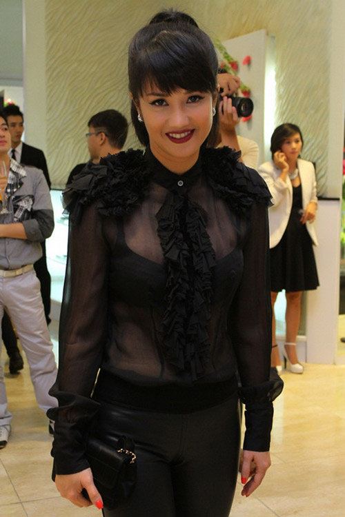 Thủy Top đằm thắm, Elly Trần sexy - 5