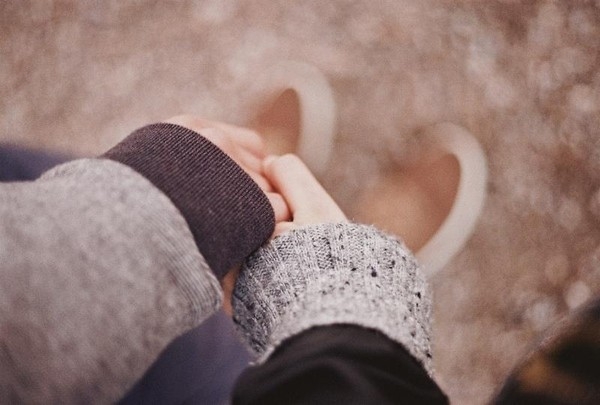 hình nắm tay người yêu
