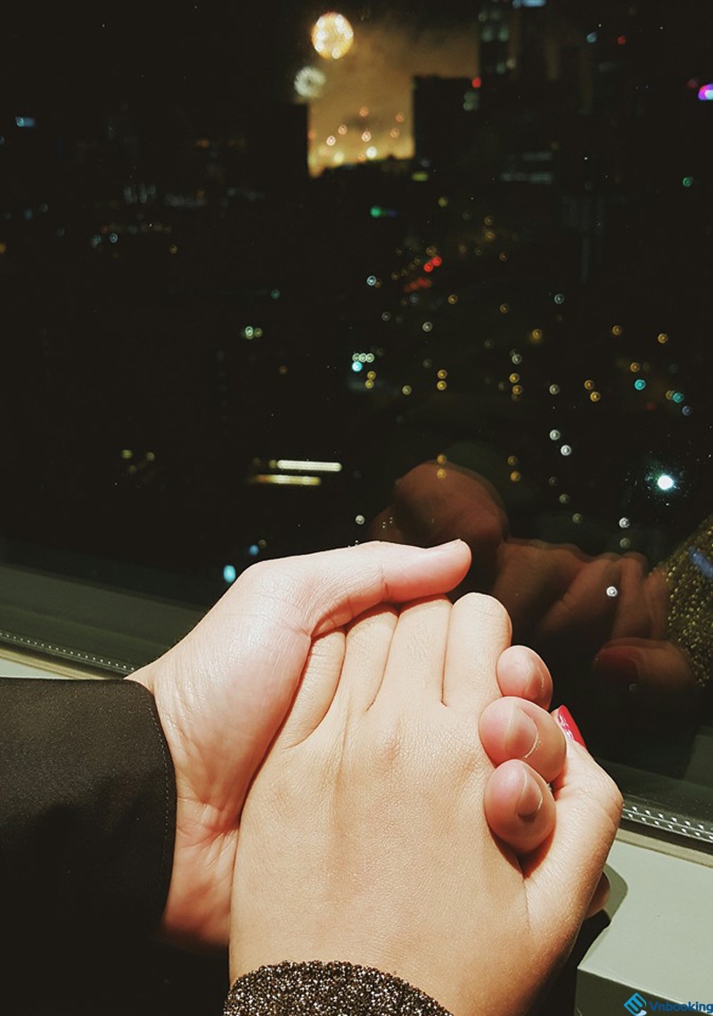 Ảnh đẹp nắm tay nhau giữa anh và em