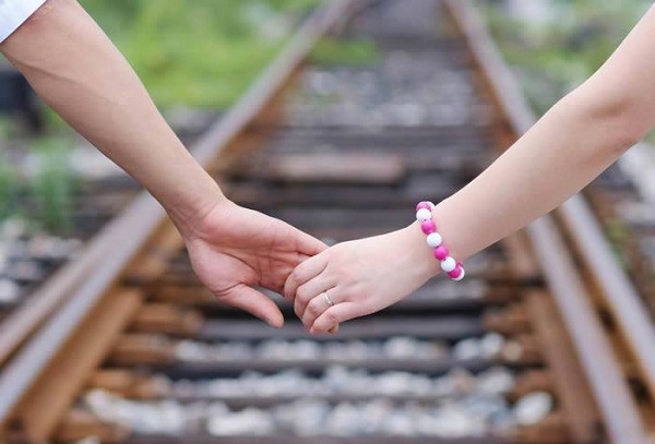 hình nền nắm tay trên Zalo