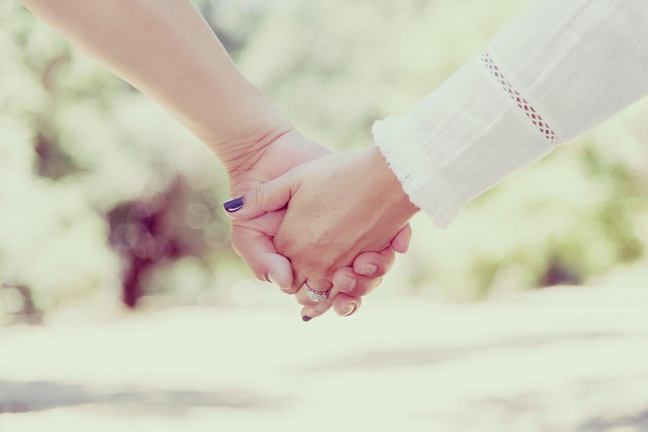 Ảnh nắm tay tình cảm rất đẹp