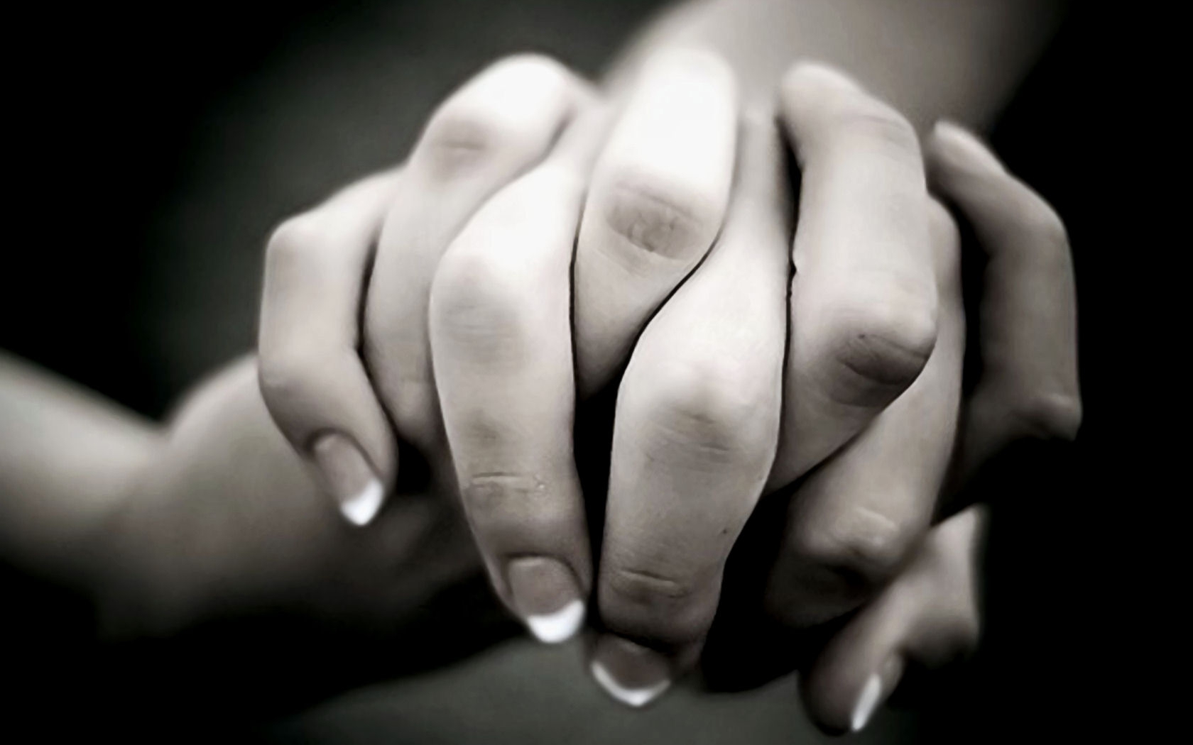 Hình ảnh anh nắm tay em tay đan tay