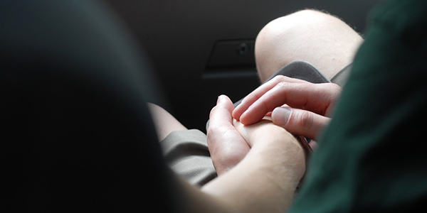 anh nam tay nhau tu chup
