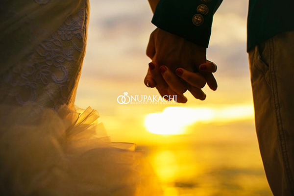 ảnh nắm tay người yêu giấu mặt