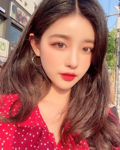 Selfie với góc nghiêng gương mặt