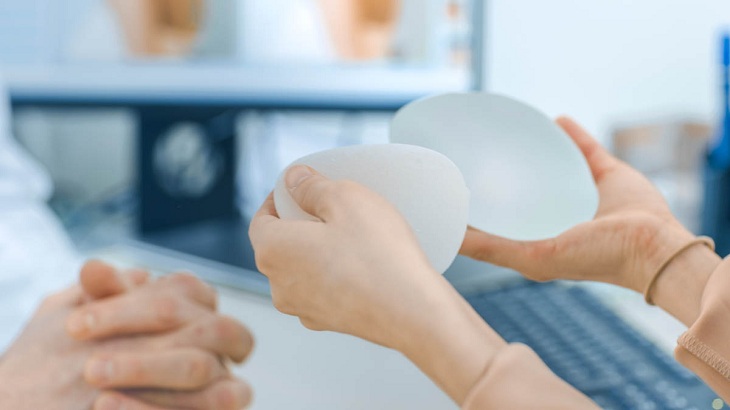 túi độn khi phẫu thuật ngực