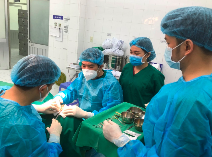 Nhiều quý ông đi 'tút tát' nhan sắc, nâng ngực, độn mông