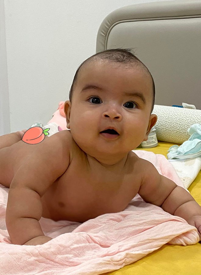 Võ Hạ Trâm khoe ảnh con gái không mặc đồ: Da ngăm từ đầu đến chân, người nần nẫn - 4