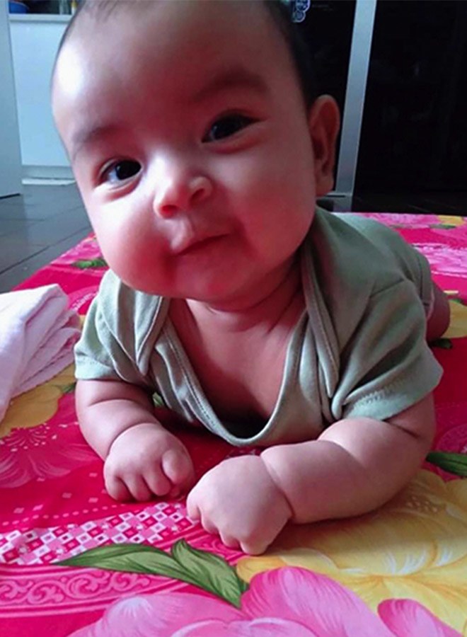 Võ Hạ Trâm khoe ảnh con gái không mặc đồ: Da ngăm từ đầu đến chân, người nần nẫn - 8