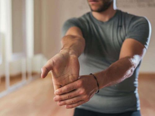 Bài tập phục hồi viêm gân vùng mỏm trâm quay cổ tay