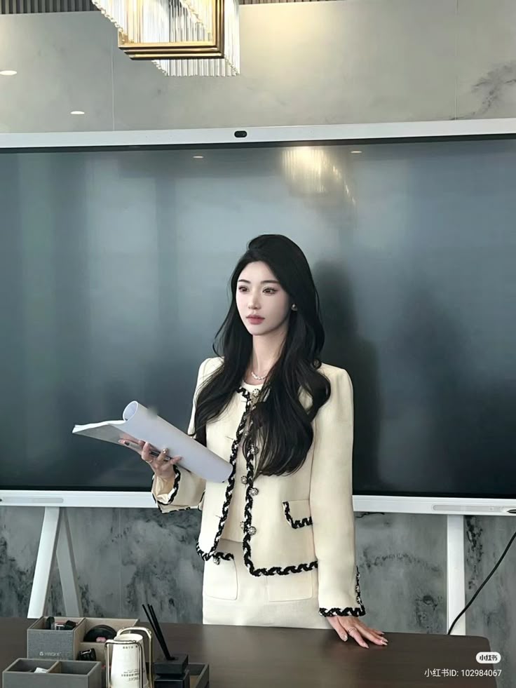 Tư thế cầm bút ghi chú cuốn hút