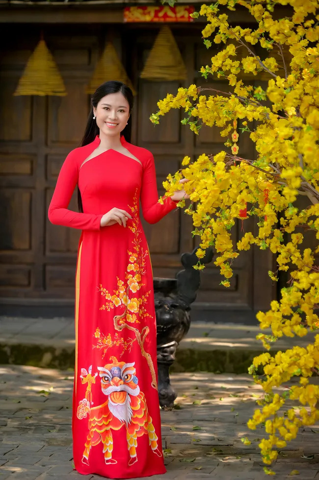 Cách tạo dáng chụp ảnh áo dài tết