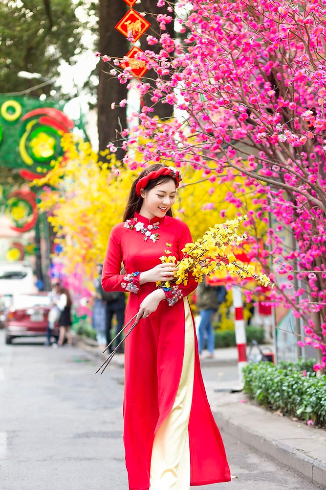 Cách tạo dáng chụp ảnh áo dài tết
