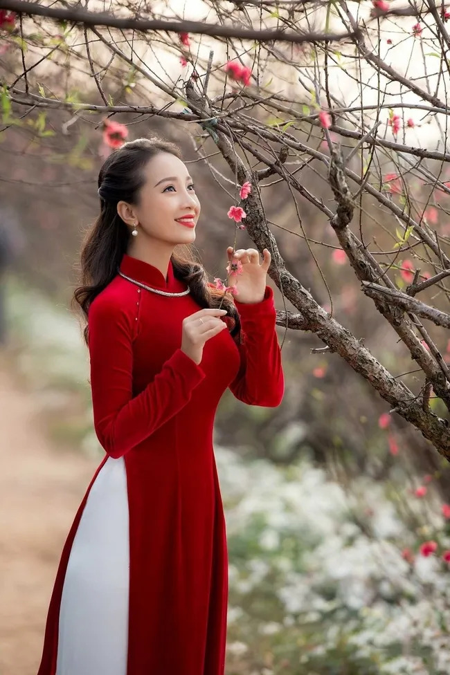 Cách tạo dáng chụp ảnh áo dài tết