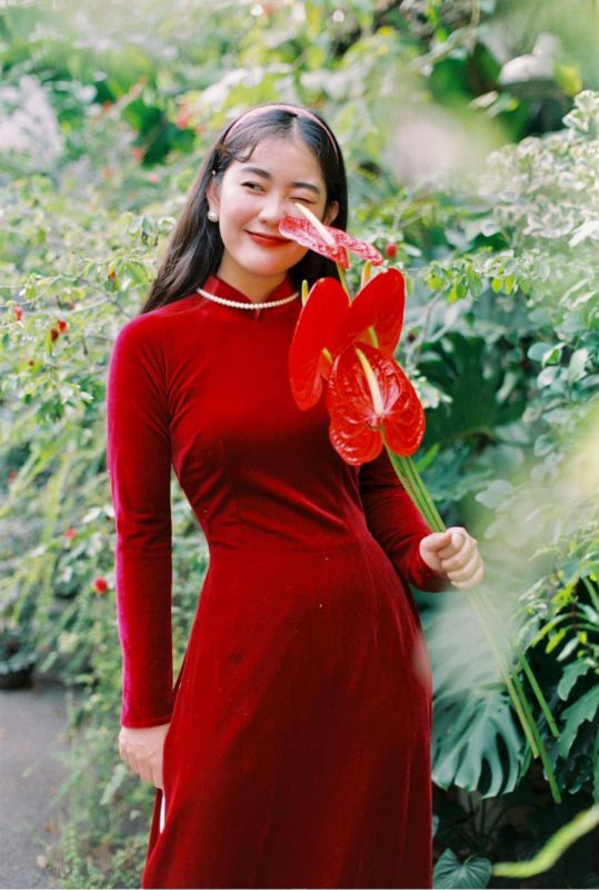 51+ cách tạo dáng chụp ảnh áo dài tết 2026 cực xinh xắn, duyên dáng