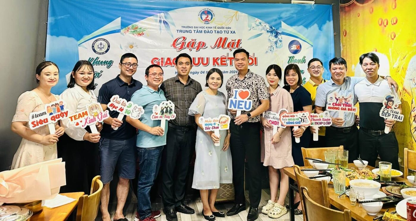 TOP 101+ mẫu biển cầm tay chụp ảnh đẹp, độc, hút mắt ngay