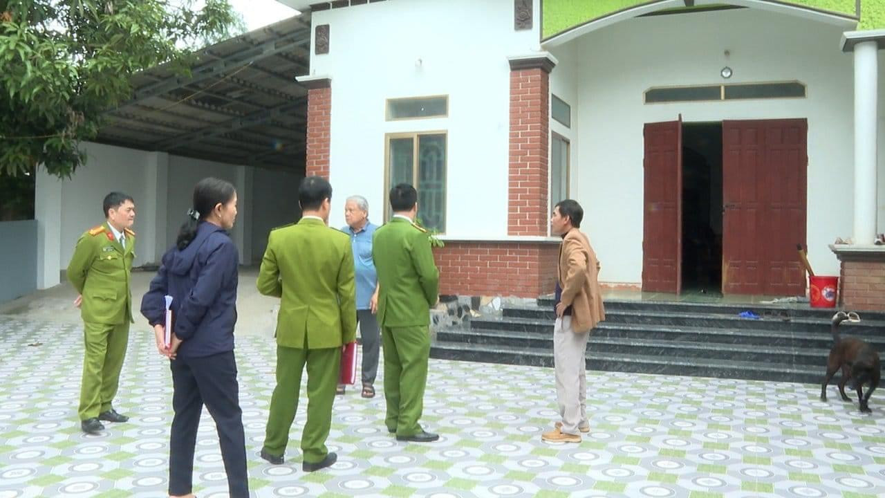 Khởi tố, bắt tạm giam đối tượng uống rượu say, chém vợ và con gái -1