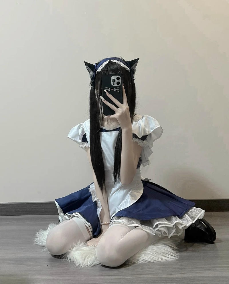 Set cosplay maid girl với tạp dề trắng nổi bật