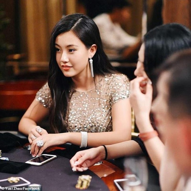 Khoe học chăm nên đỗ Stanford, hotgirl bị lộ nằm trong vụ "chạy trường" chấn động Mỹ