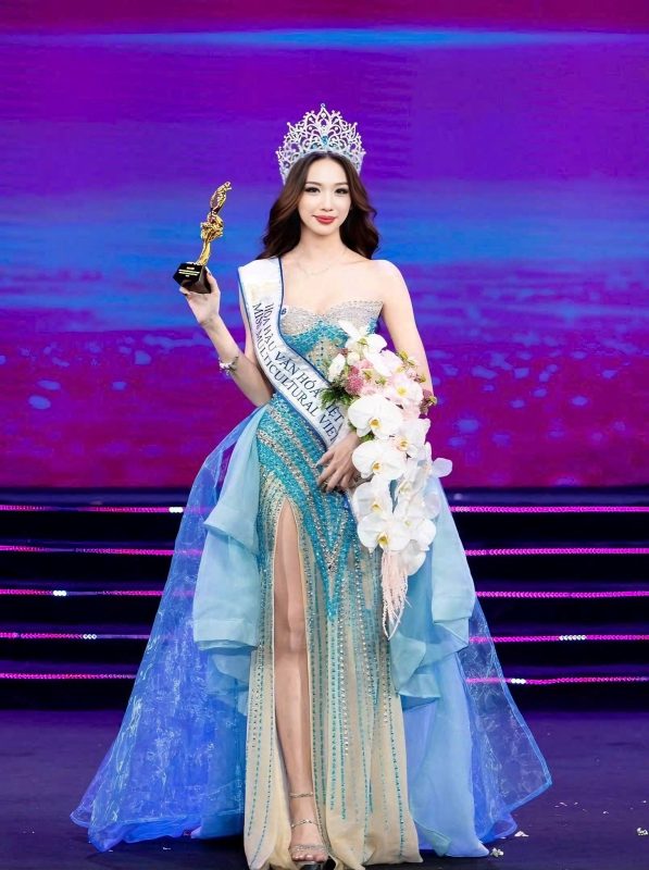HESer Nguyen Tran Ha Linh crowed Miss Multicultural Vietnam 2026